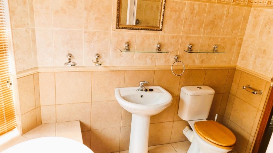 8 Bedroom Property for Sale in Waverley Free State